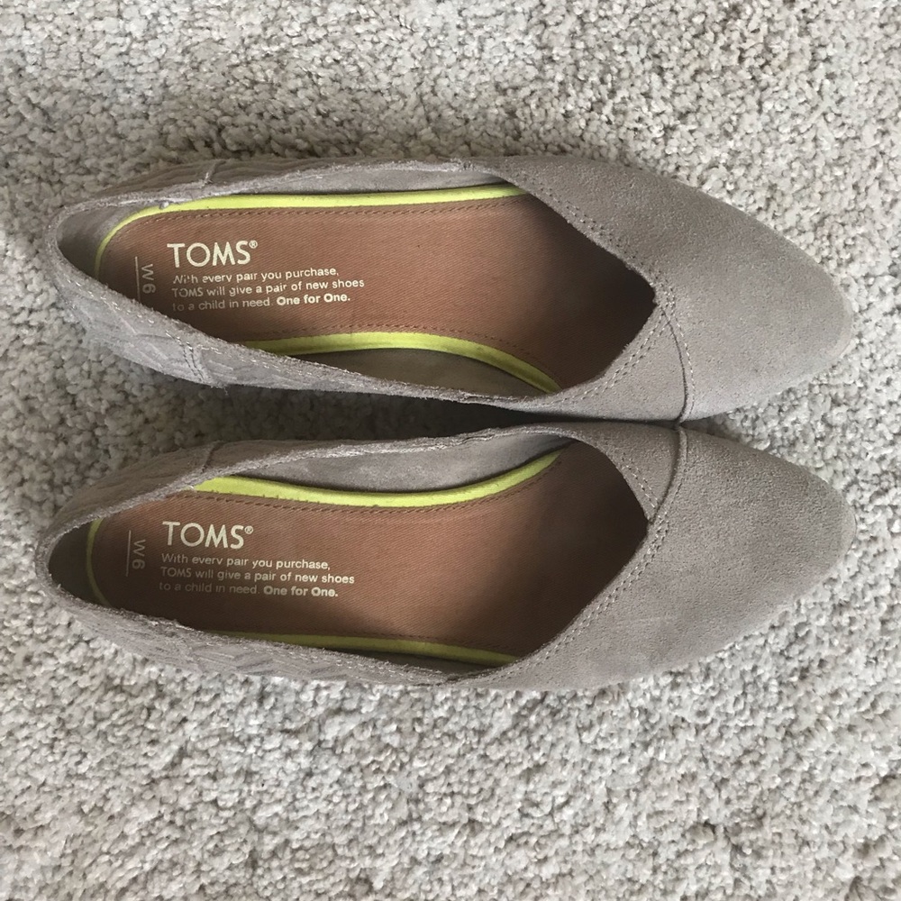 TOMS Flats - Comfy & Stylish